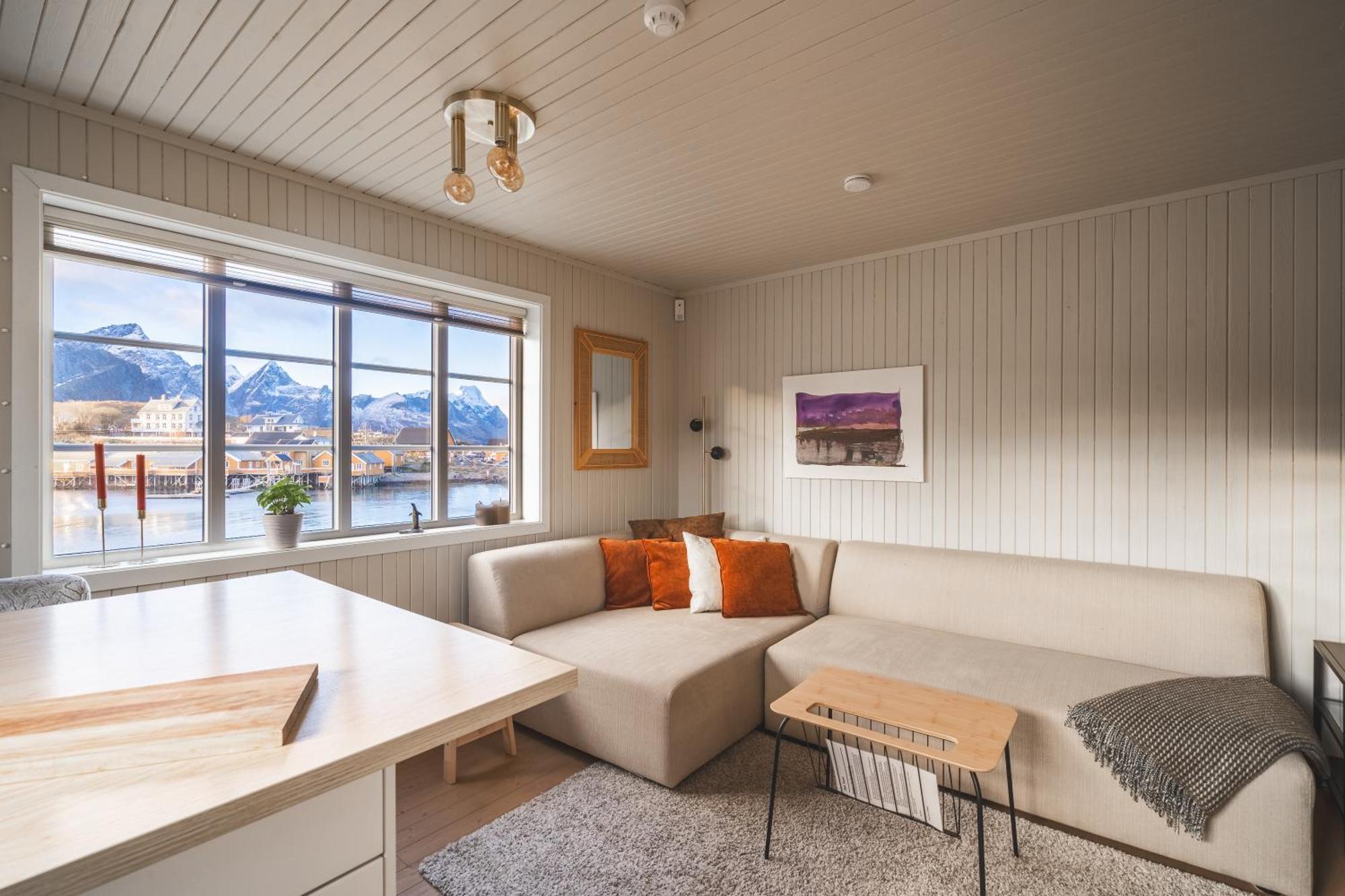 Little White House Villa Рейне Екстериор снимка